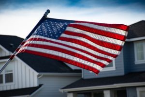 Estudiar secundaria o bachillerato en USA. Bandera. VIvoIdiomas.